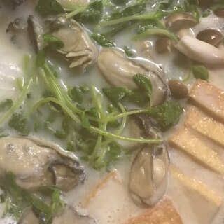 牡蠣と豆苗の豆乳鍋